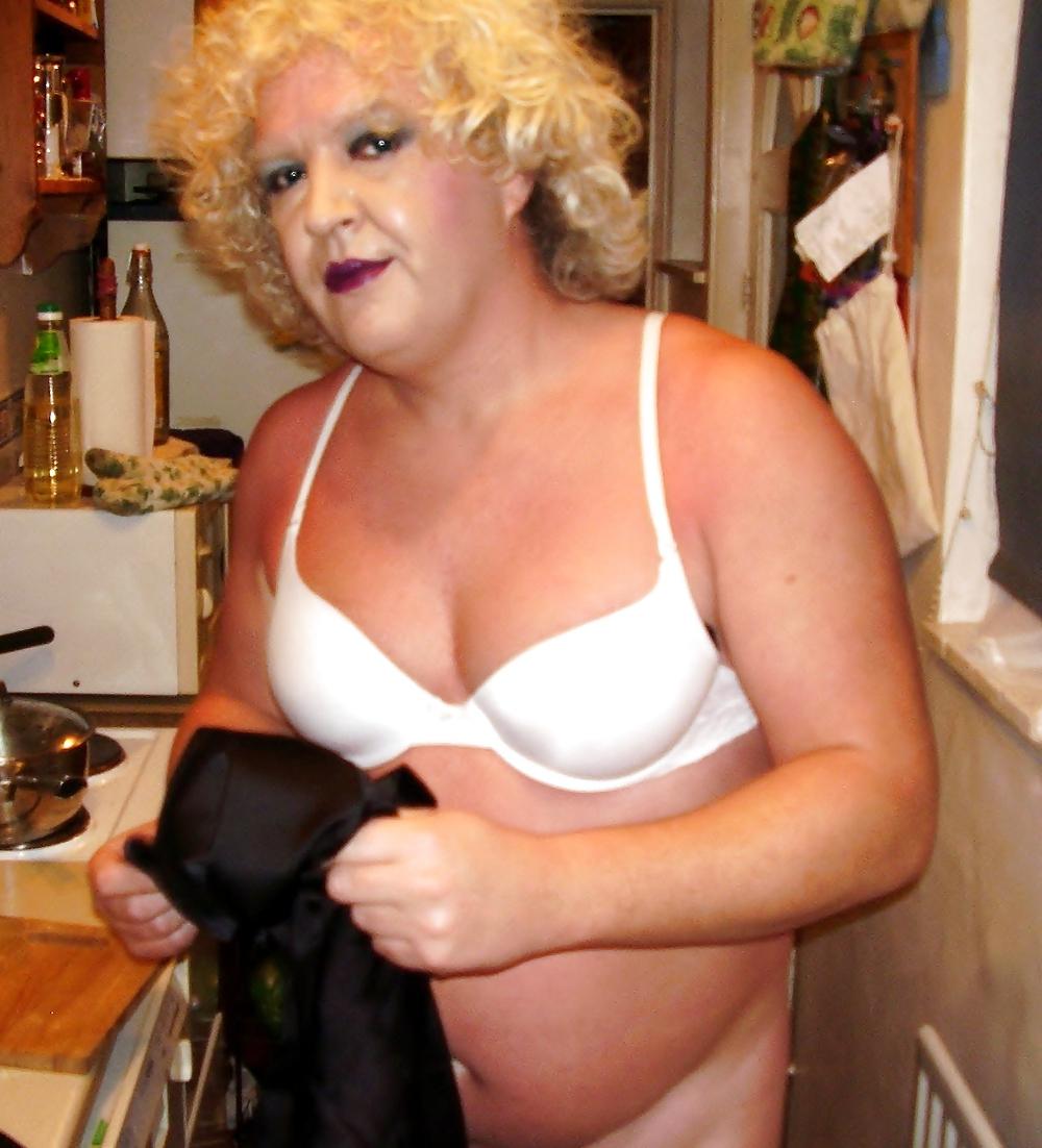 14P SISSY DOING SOME COOKING