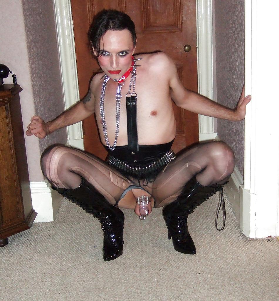 19P Sissy in chastity