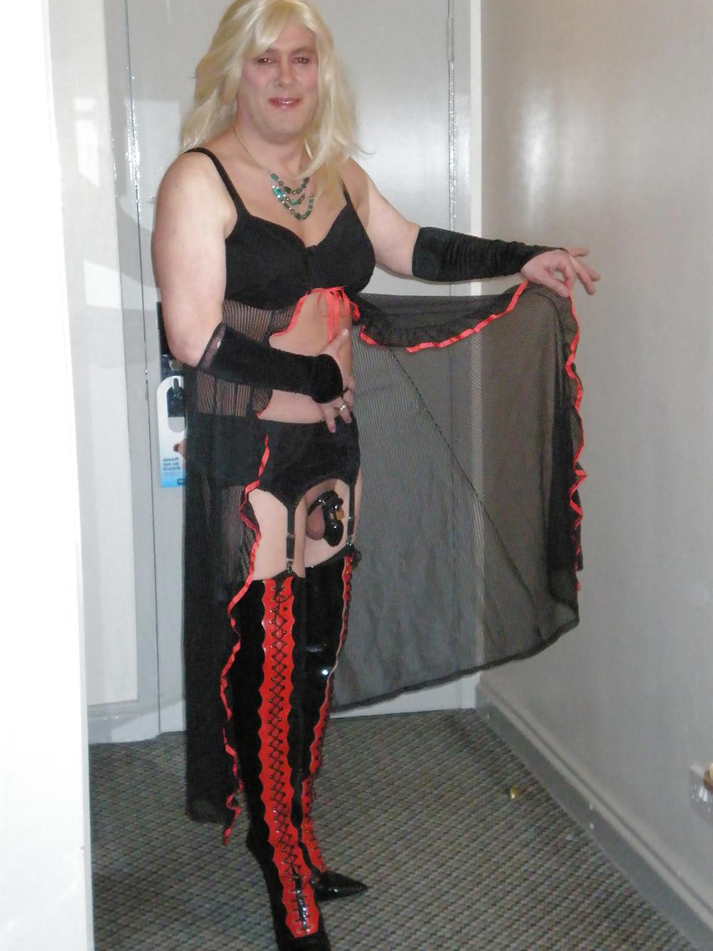 19P Sissy in chastity