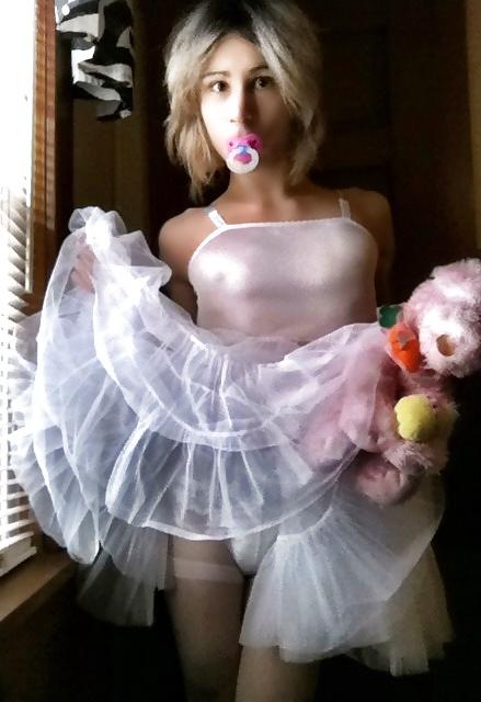 25P Sissy Pictures 16.