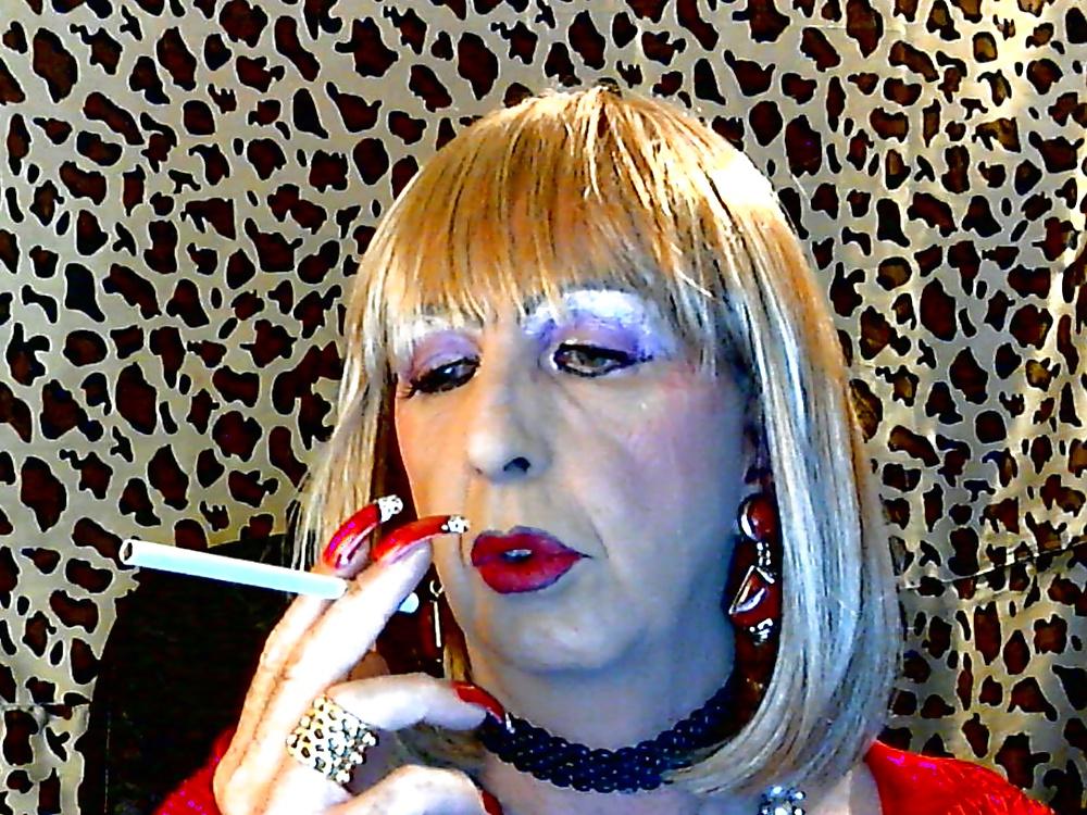 25P Sissy needs a light