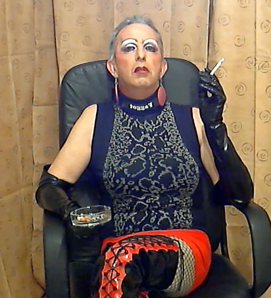 25P Sissy needs a light