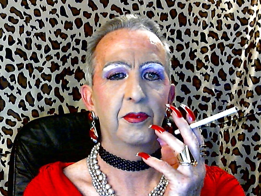 25P Sissy needs a light