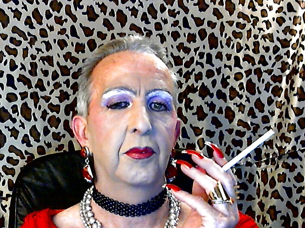 25P Sissy needs a light