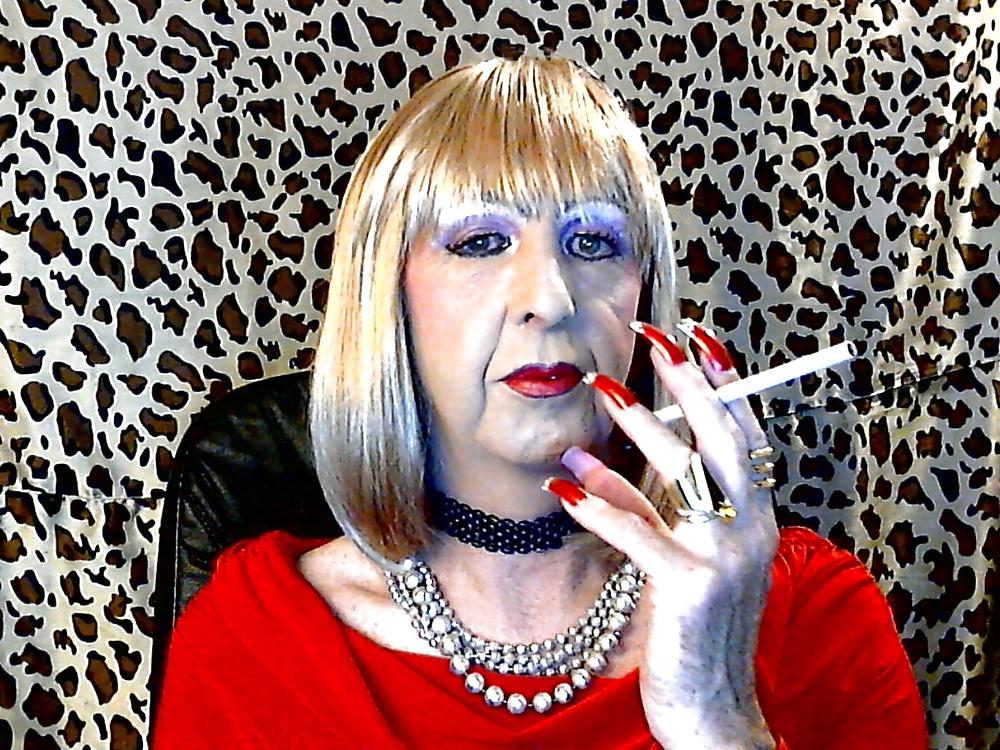 25P Sissy needs a light