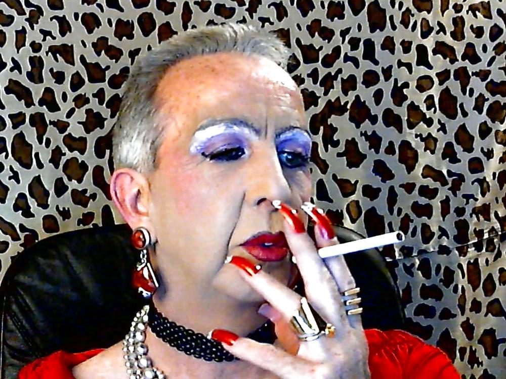 25P Sissy needs a light