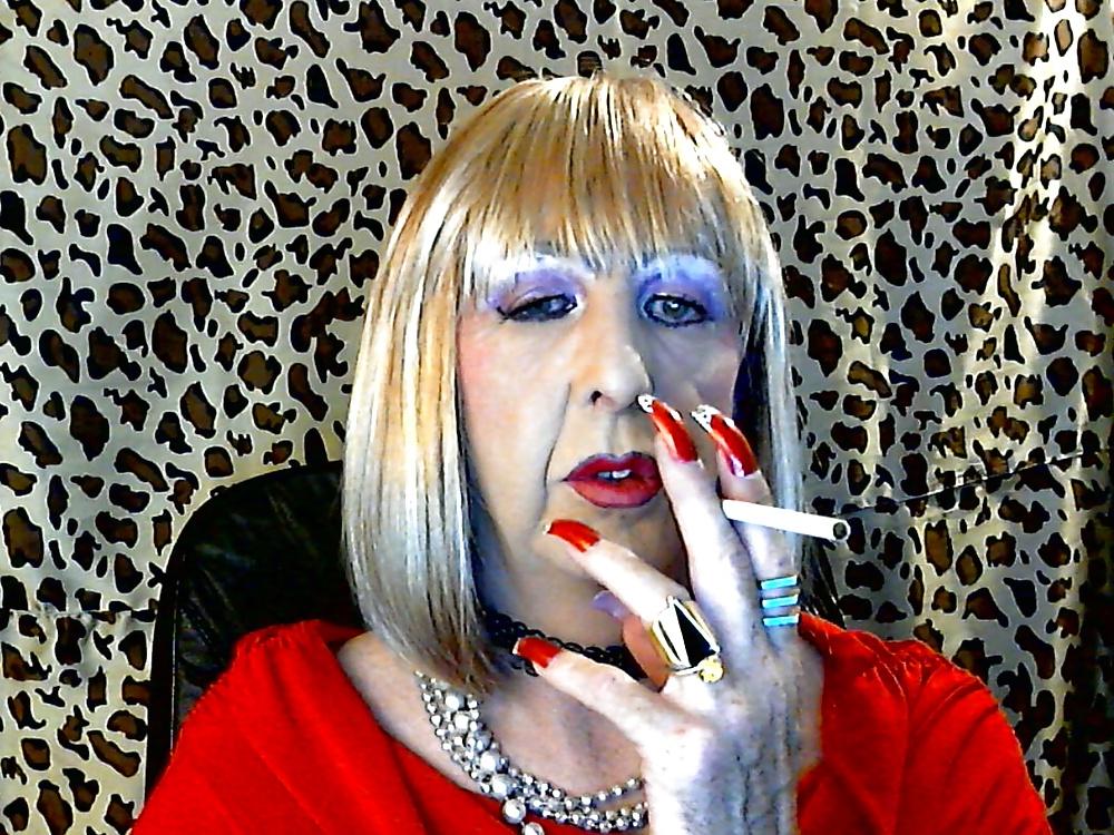 25P Sissy needs a light