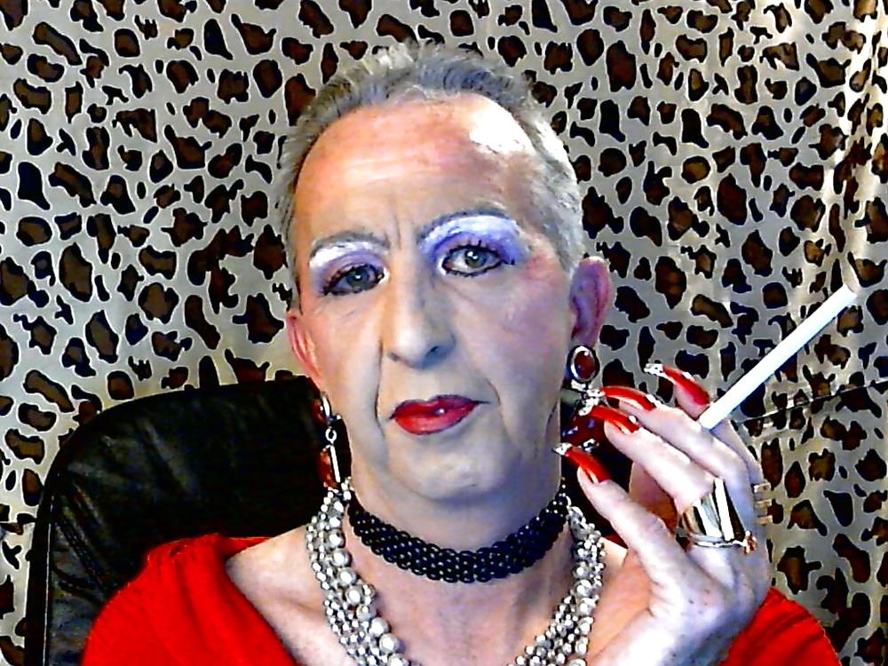 25P Sissy needs a light