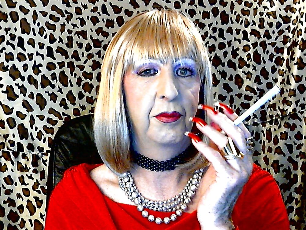 25P Sissy needs a light