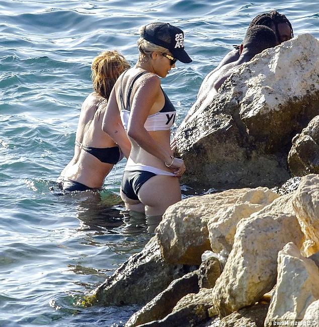 12P I would make them gape - Rita Ora
