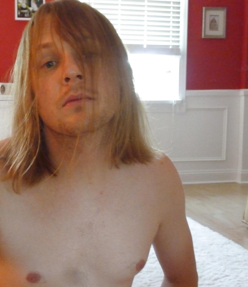 18P Sissy Strips Off His Nightie