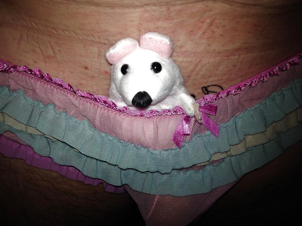10P Sissy Jemima's  tiny baby mouse becomes famous
