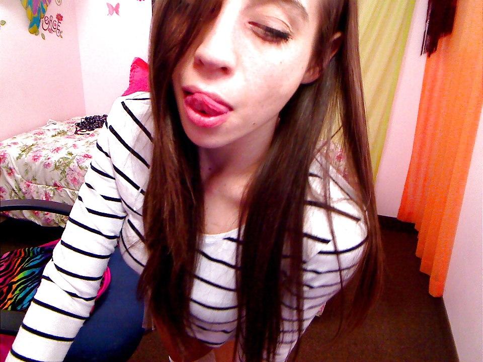 25P Sexy Teen with Huge Clitt