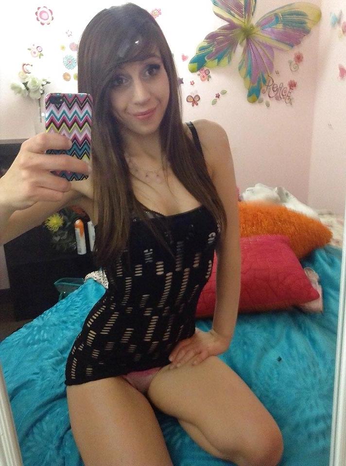 25P Sexy Teen with Huge Clitt