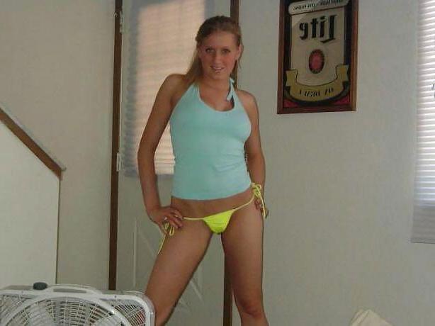 25P HOTTIE SUCKS HUGE COCK