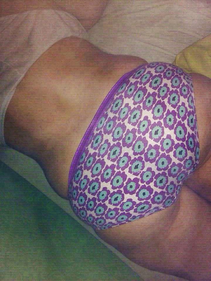 17P Fat ass skank wearing Hanes panties