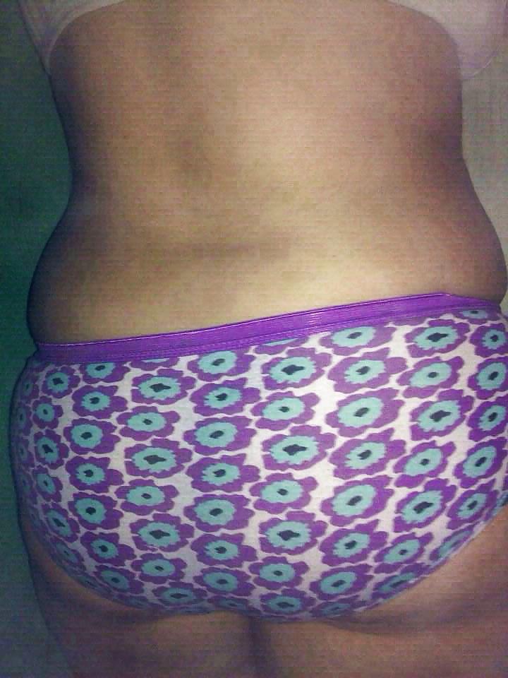 17P Fat ass skank wearing Hanes panties