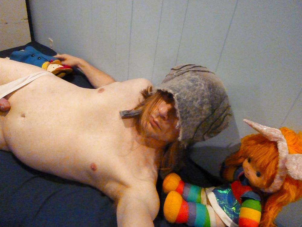 8P Sissy Loves His Clitty