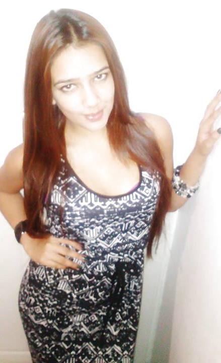 25P Stolen Pix Of My Sister - I So Want To Fuck Her!