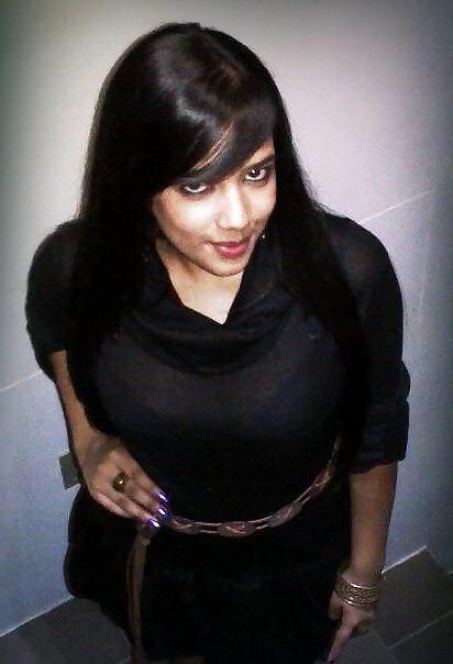 25P Stolen Pix Of My Sister - I So Want To Fuck Her!