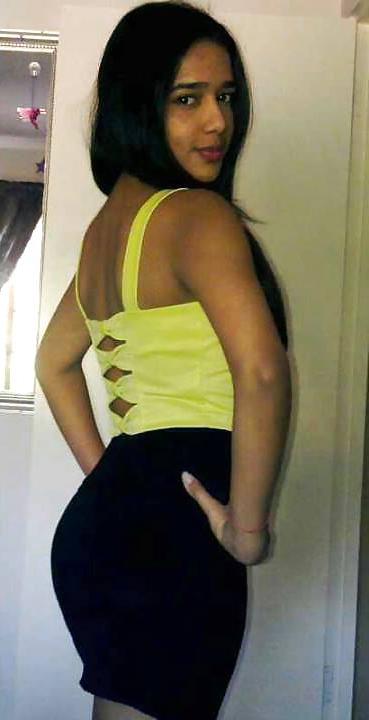 25P Stolen Pix Of My Sister - I So Want To Fuck Her!
