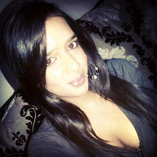 25P Stolen Pix Of My Sister - I So Want To Fuck Her!