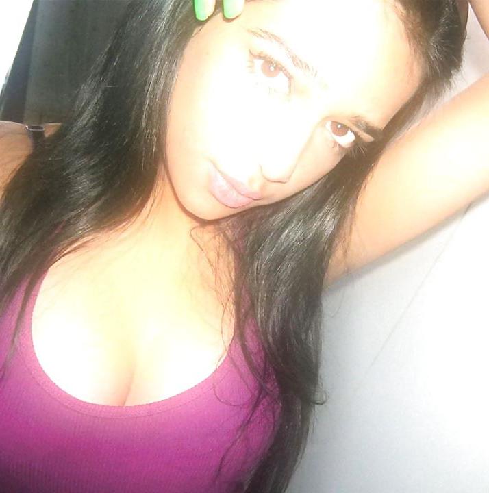25P Stolen Pix Of My Sister - I So Want To Fuck Her!