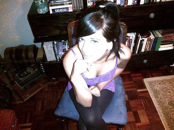 25P Stolen Pix Of My Sister - I So Want To Fuck Her!