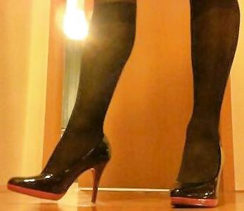5P Sissy Julia in new Heels waiting to get fucked in the ass