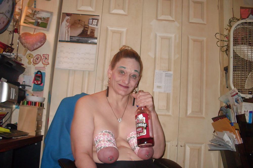 24P Slave smoking and fealing good