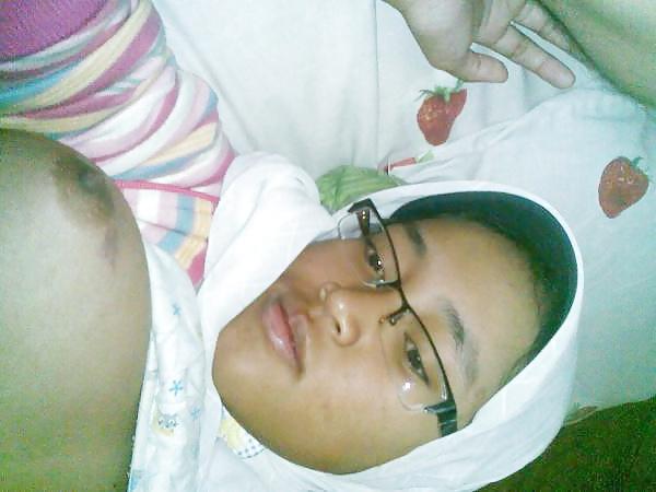 11P Tudung Budak Kacamata