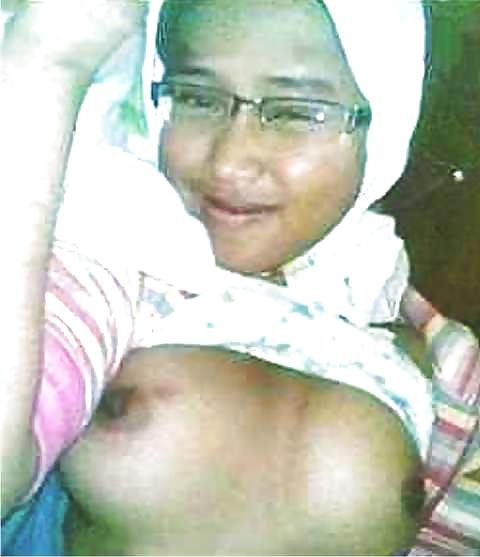 11P Tudung Budak Kacamata