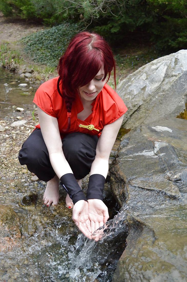 18P Redhead removes slippers