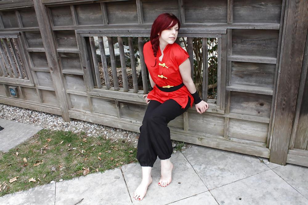 18P Redhead removes slippers