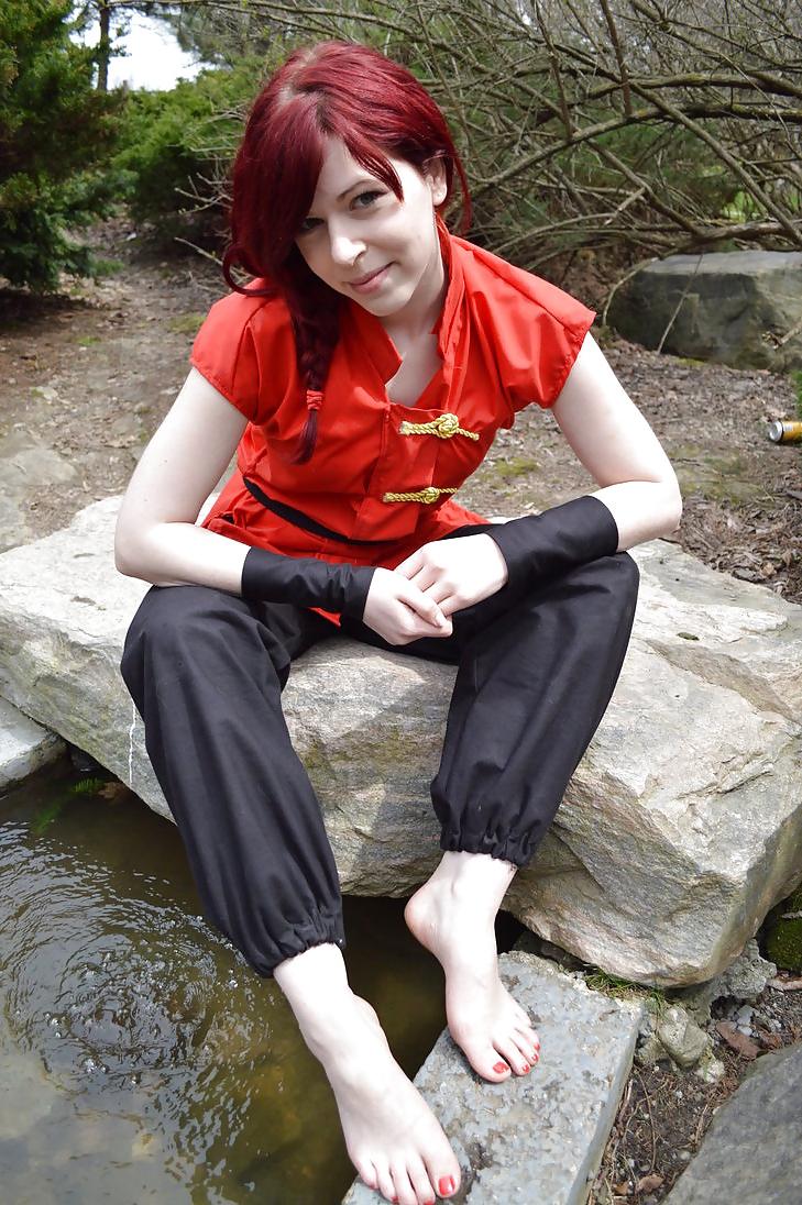 18P Redhead removes slippers