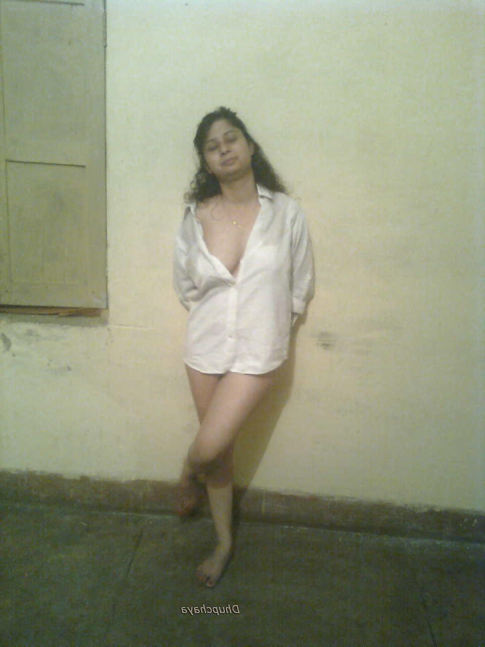 18P Delhi Call center girl and her friend nude photo shoot