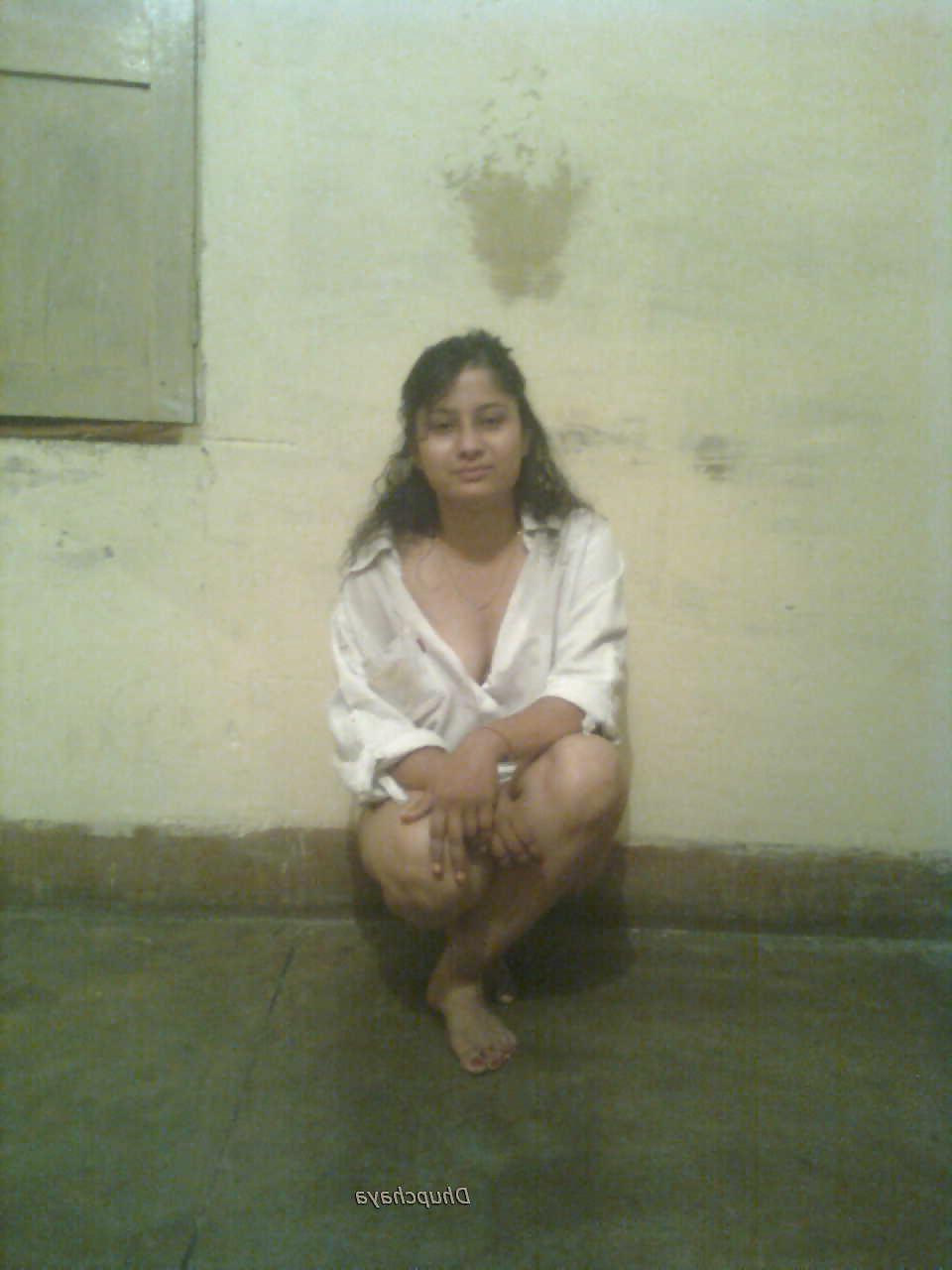 18P Delhi Call center girl and her friend nude photo shoot