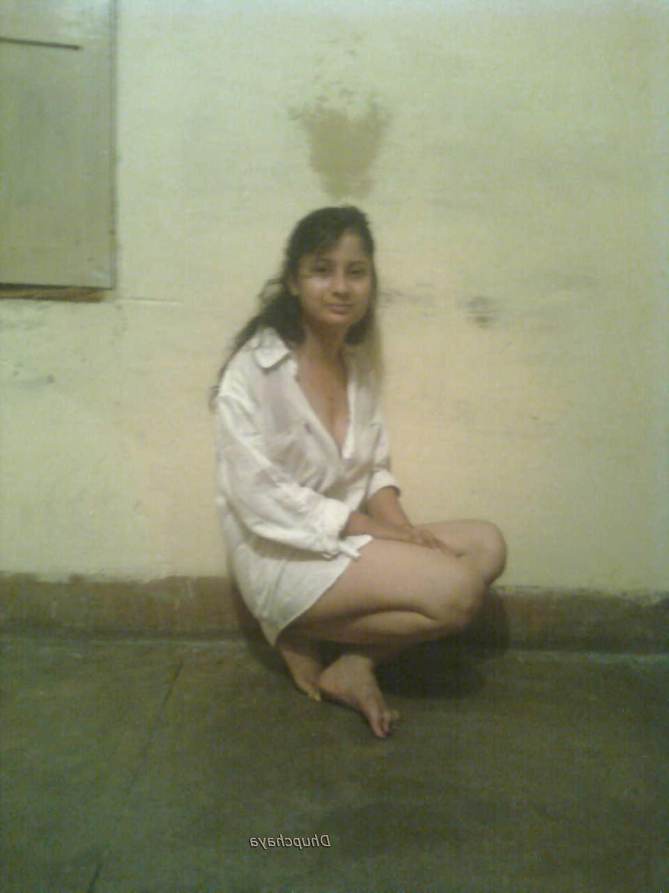 18P Delhi Call center girl and her friend nude photo shoot