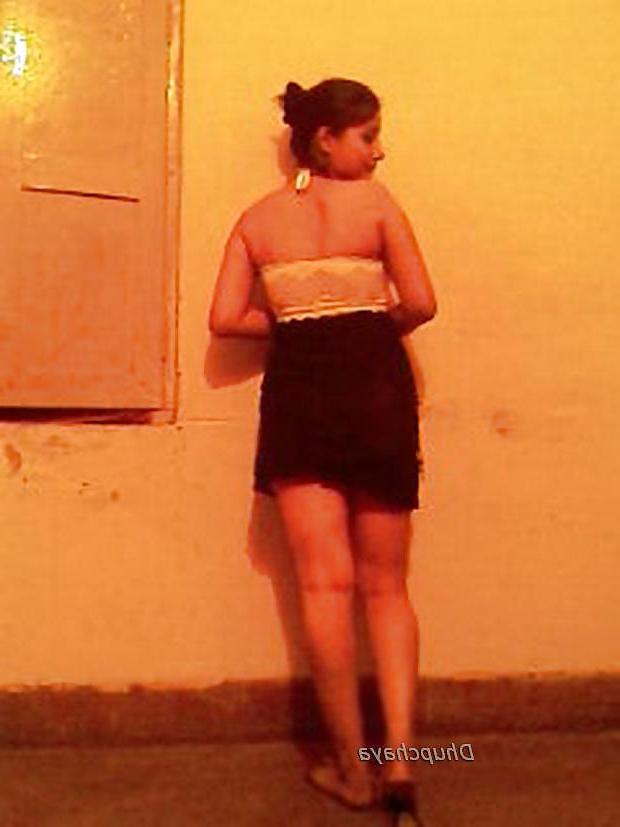 18P Delhi Call center girl and her friend nude photo shoot