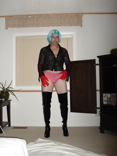 4P 2008AUG16 - TV WHORE SISSY SUXALOT POSING