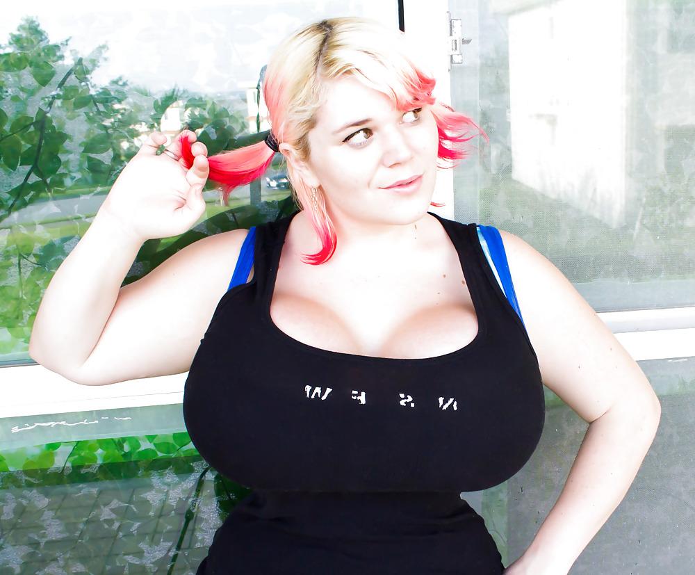 25P Babe with huge breasts and round ass