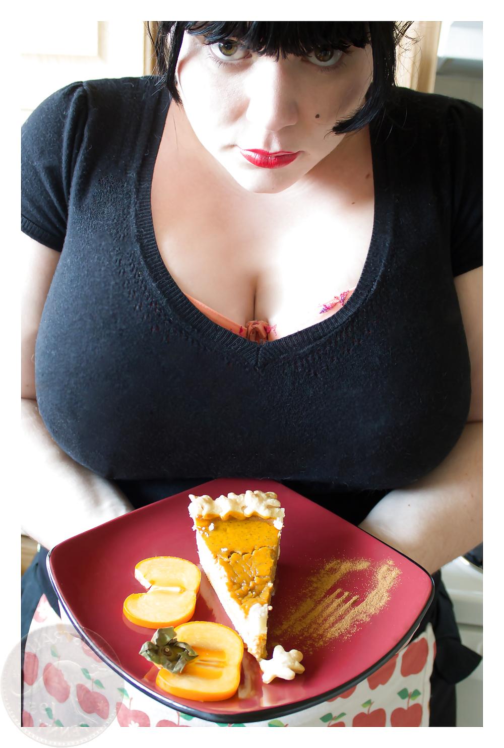 25P Babe with huge breasts and round ass