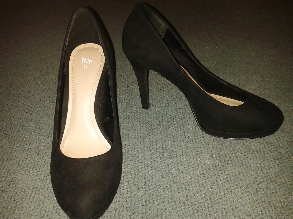 7P The cummed Shoes of my sister in law