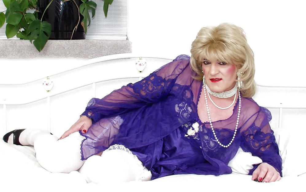 11P Mature sissy