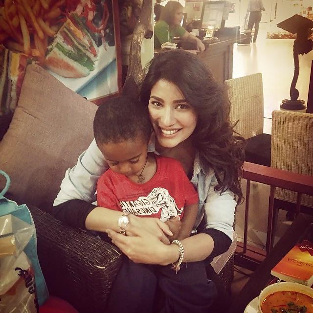 24P Mehwish Hayat Want A huge Cock For Sucking