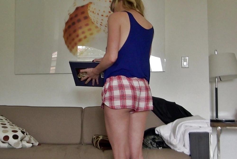 12P Slim girl waiting cock