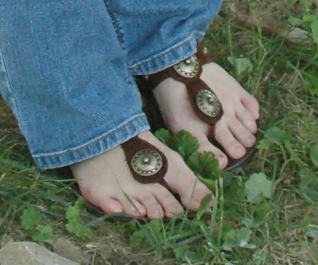 21P Feet, sole candids and toe steepling