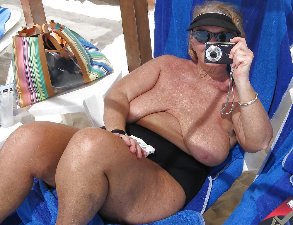 22P Mona From Illinois And Her Huge Saggy Tits