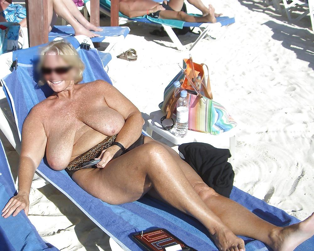 22P Mona From Illinois And Her Huge Saggy Tits