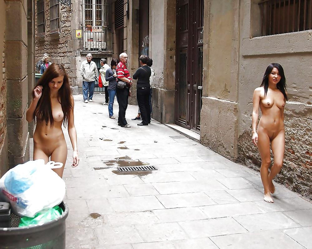 25P Naked chick-wife Agy with friend in town
